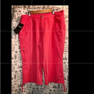 NWT Cabela’s Women’s Melon Colored Triune Capris